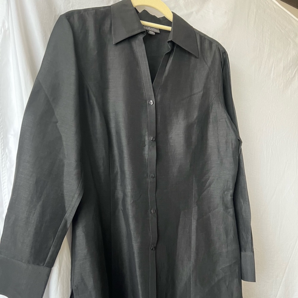 Classifies Entier long jacket, size Medium…color Black.
